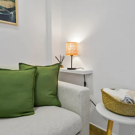 Floor Perfect For Couples & Remote Work Apartment